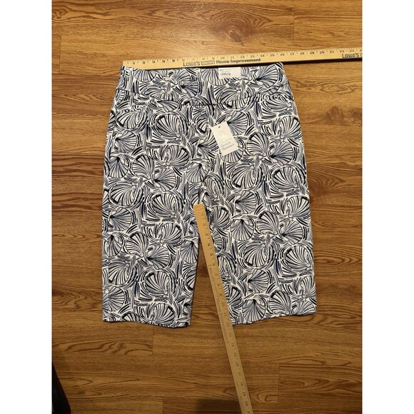 Croft & Barrow Stretch Skimmer Bermuda Style Shorts sz 12 Blue White Shell Print - Picture 7 of 9